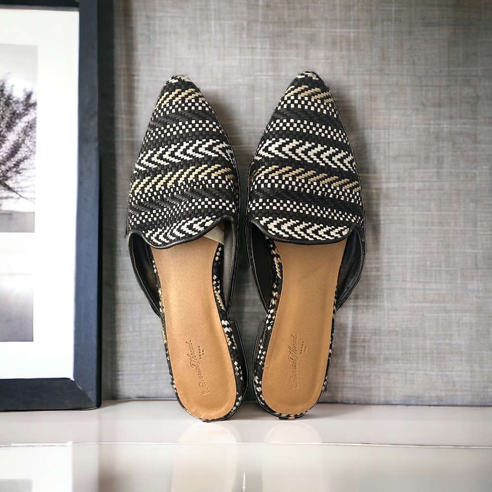 Universal Thread Goods Co Black White Slide Aztec Flats Pointed Toe Size 7